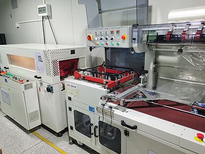 Automatic film overwrapping machine